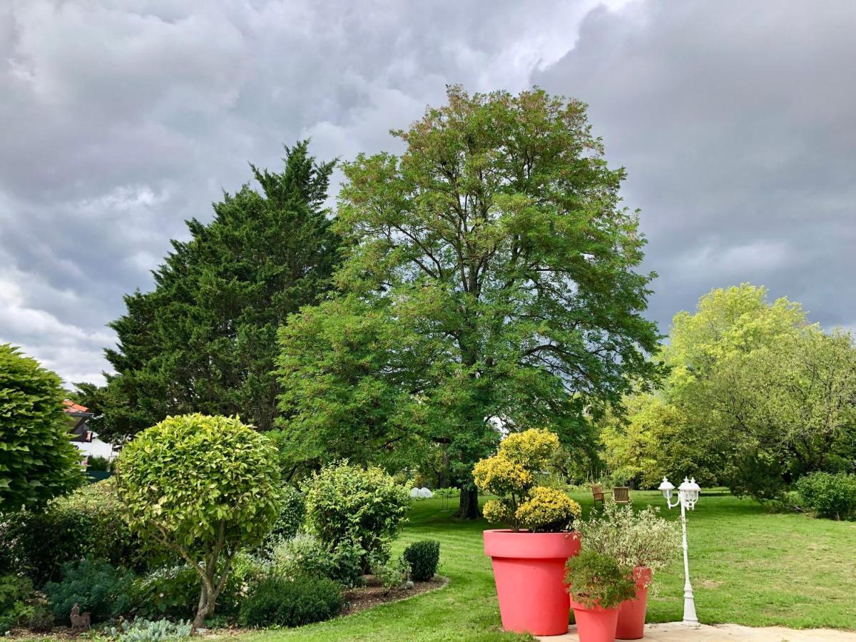 Le Jardin De Fresnes Bed & Breakfast エクステリア 写真